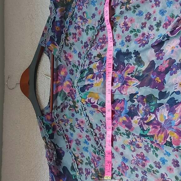Willow & Clay sheer floral blouse. Floral pattern - Picture 6 of 7